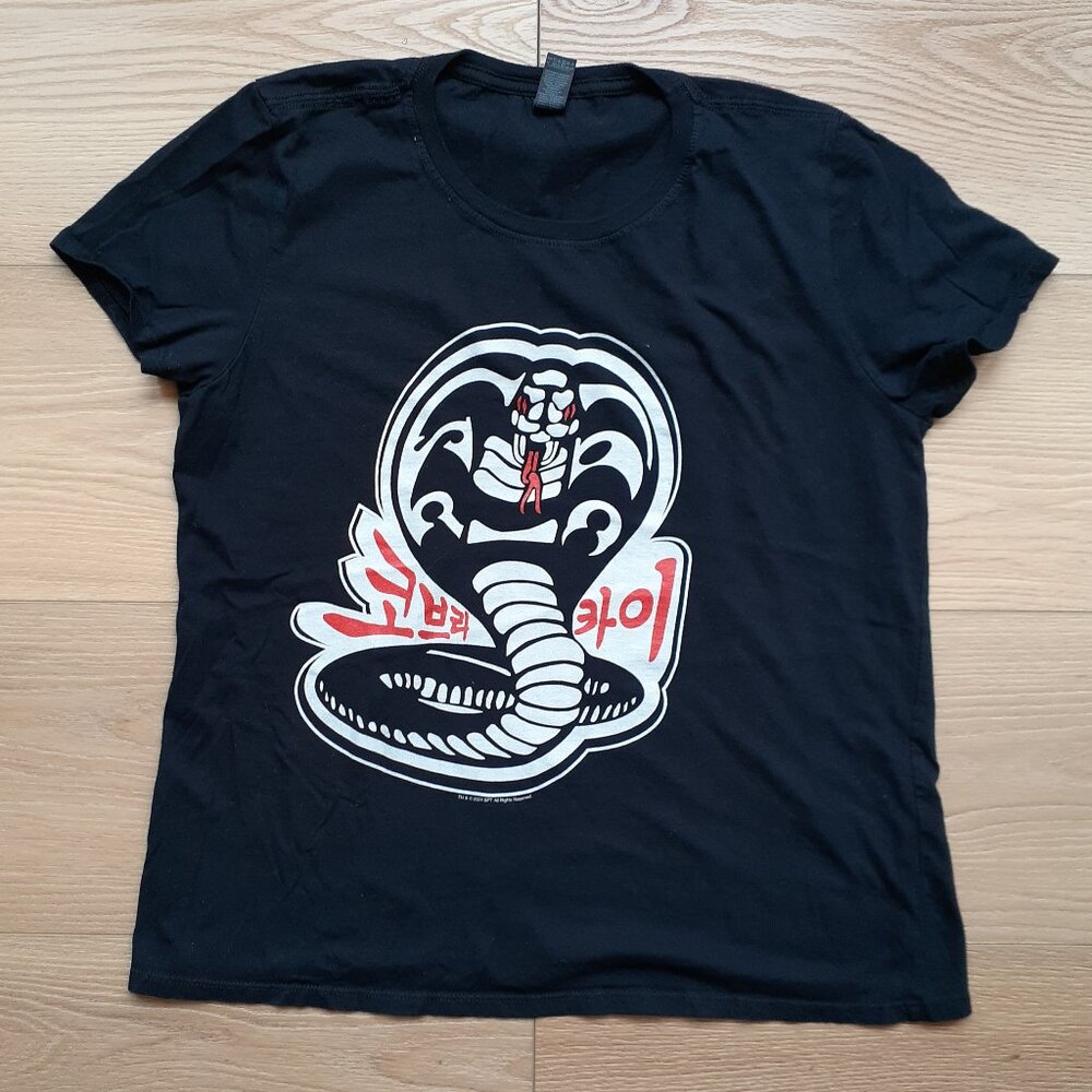 New Women's Large - Cobra Kai Karate Kid Logo Black T-Shirt